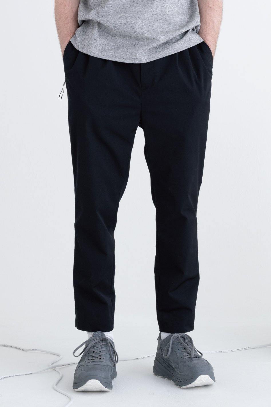 COTTON-LIKE 3TUCK TAPERED PANTS